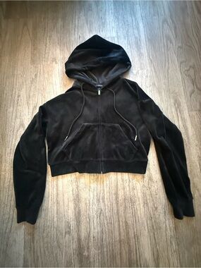 Forever 21 Women’s Black Zip-Up Hoodie Sweater